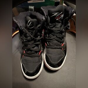 AIR JORDAN FLIGHT. Men, size 10. Gently worn. Black & Red.